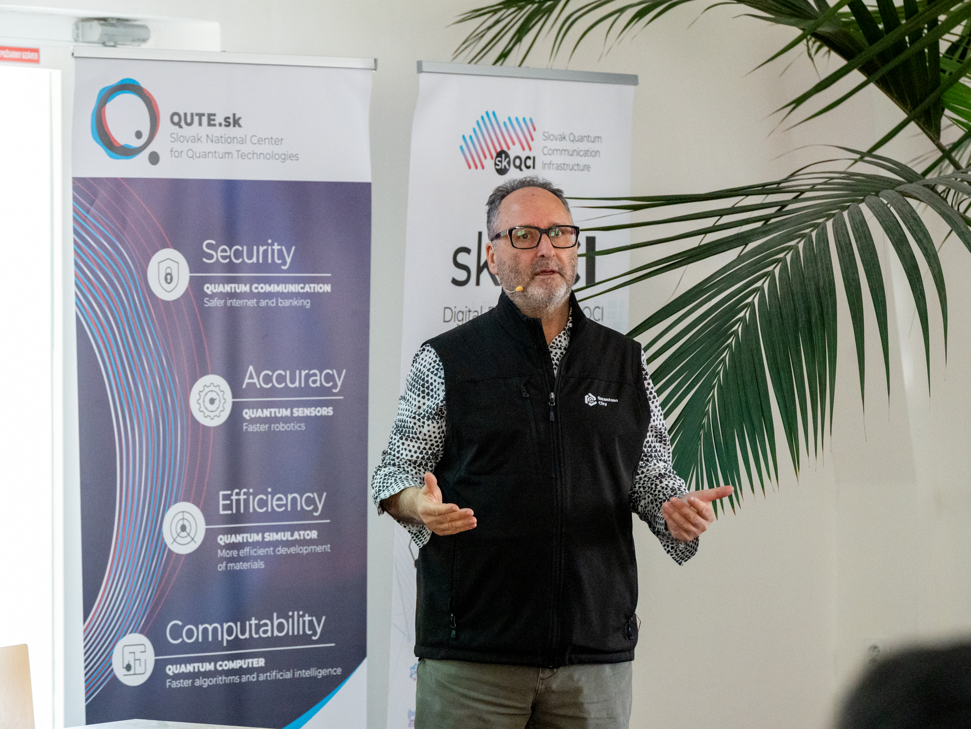  April 1 – 10, 2026<br><br>Barry C. Sanders:<br> Quantum Computing – Principles, Possibilities and Practicalities